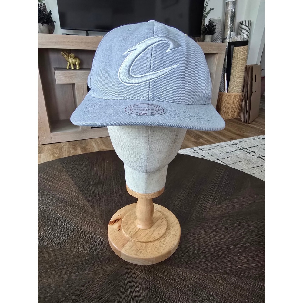 Mitchell & Ness Cleveland Cavaliers Snapback Hat Mens Gray NBA Adjustable Cap